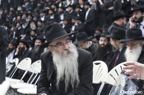 Thousands Of Chabad Lubavitch Rabbis In Annual Photo Group Portrait