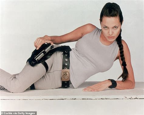 Jennifer Lopez Channels Tomb Raider Lara Croft In Cargo Pants For Trends Now