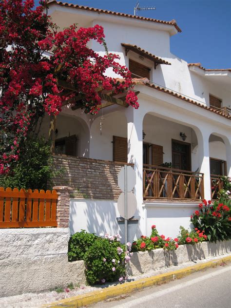 The Homes In The Greek Islands Are Awesome And Adorned With Beautiful