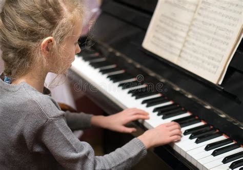 Little Girl Play The Piano Stock Image Image Of Elementary Chord