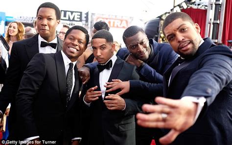 Straight Outta Compton Cast Get Photobombed By Susan Sarandon At Sag