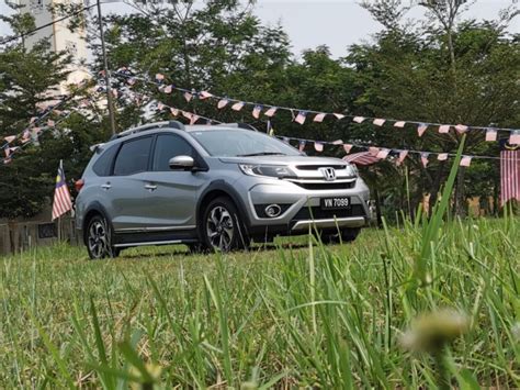 Dengan mengggunakan platform sedan/hatchback, ia memberikan mutu pemanduan dan perjalanan yang lebih baik daripada perodua aruz. PANDU UJI: HONDA BR-V | Mekanika
