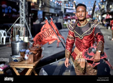Thailand man dressed in traditional medieval ancient warrior costume Stock Photo: 129250529 - Alamy