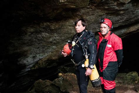 How These Divers Survived Being Trapped Underwater Readers Digest
