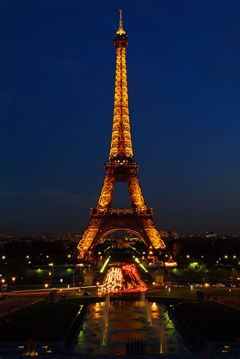 Eiffel Tower By Night Eiffel Tower Pictures Of Paris France Free