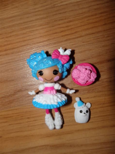 Lalaloopsy were once rag dolls that magically came to life when their very last stitch was sewn. New Age Mama: Mini Lalaloopsy Super Silly Party Dolls