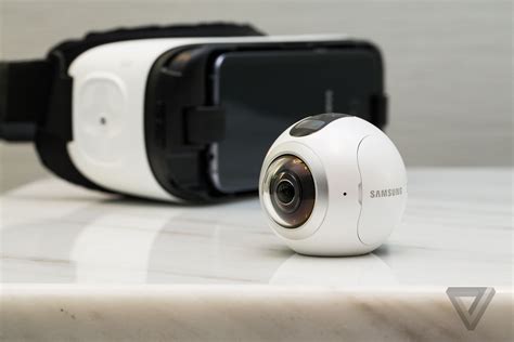 Samsungs Gear 360 Camera Looks Like An Eyeball And Shoots 360 Degree