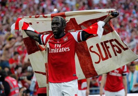 Bacary Sagna We Want You To Stay Arsenal Fans Serenade Manchester