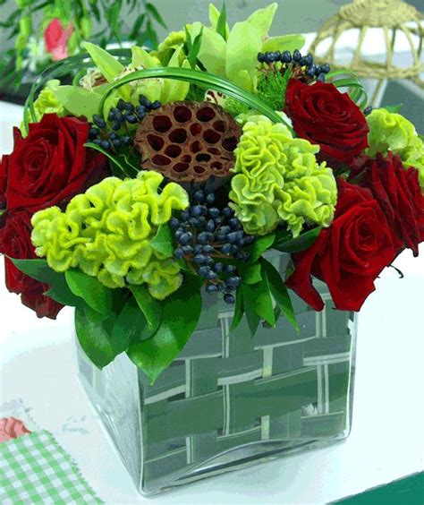 In This Vase Arrangement It Is Showing The Colours Red Blue Green And Yel… Modern Flower