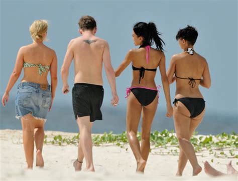 Sugababes Have Fun On The Beach In Barbados Oh No They Didn T Livejournal