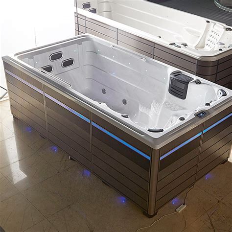 Different Size Of Water Jets And Bubble Jets Outdoor Swim Spa Bathtub