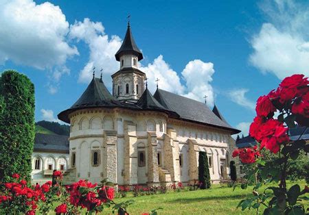 Si comemorarea marelui voievod stefan cel mare, la manastirea putna. Manastirea Putna