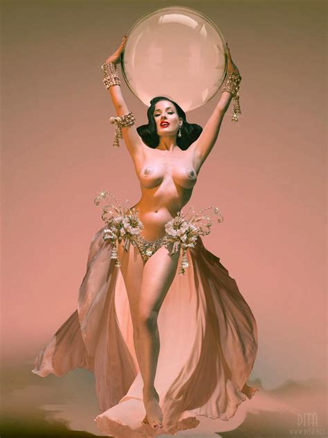 バーレスクの女神ディタフォンティースヌードトップレス セクシーな写真