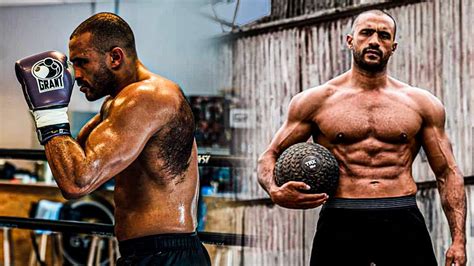 Similarly to their first fight, the second encounter ended due to injury to hari. Badr Hari : est le Golden Boy kickboxer de l'année