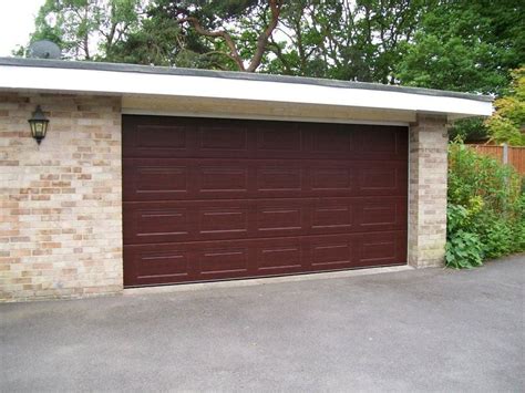 Sectional garage doors are one of the most popular choices of garage door in the uk. SECTIONAL DOOR IN MAHOGANY WOOD EFFECT, READING, BERKSHIRE ...