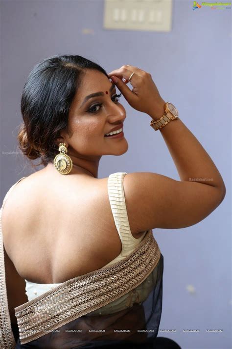Bommu Lakshmi Hot Navel Pics In Saree Telugu Actress Hot Photos Breaking News Jobs Health