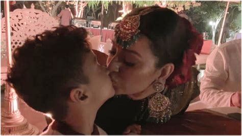 kangana ranaut posts adorable picture kissing nephew india tv