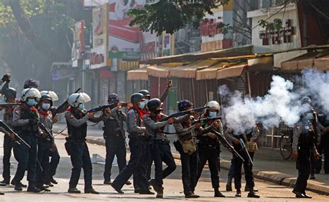 Proteste gegen polizeigewalt in chile halten an. "Stop Murdering" Protesters: UN Tells Myanmar Military