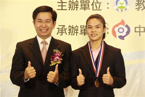 Jun 29, 2021 · 侍japan除了提供等額獎金外，所有選手每場還另外給付出場津貼。 台灣國光體育獎金規定，奧運金牌屬於一等一級，可以拿下2000萬元獎金，銀牌與銅牌分別是700萬元與500萬元。台灣在1992年奧運拿下棒球銀牌，每名選手獲得550萬元獎金。 國光體育獎章頒獎 許淑淨獎金后最風光 | ETtoday運動雲 | ETtoday新聞雲