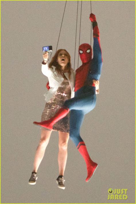 Tom holland suits up again as webslinger peter parker. Spidey salva a unas pelirrojas en el rodaje de Spider-Man ...