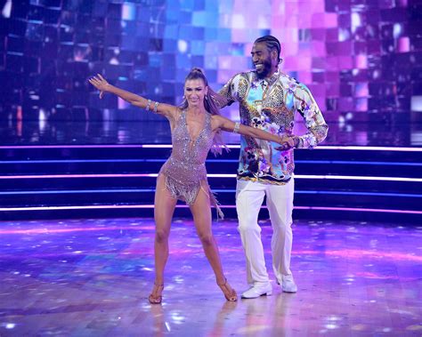 Dancing With The Stars Season 31 Hosts Judges And How To Watch