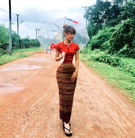 Pin By Self On Myanmar Girl Su Mo Mo Naing With Myanmar Dress Myanmar Girl Girl Maxi Skirt