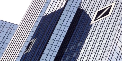Deutsche zentral genossenschaftsbank (dz bank, eng: Deutsche-Bank-Zentrale durchsucht: Fünf Haftbefehle ...
