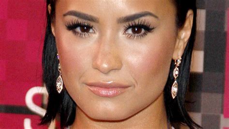 Demi Lovatos Blue Hair Look That Fans Envy