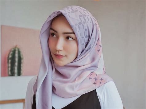 4 Gaya Hijab Trendi Ala Artis Muda Generasi Milenial Okezone Lifestyle