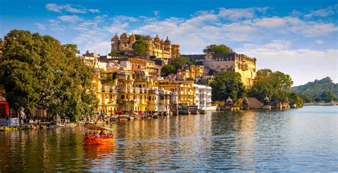 City Palace And Pichola Lake In Udaipur India Globetrender
