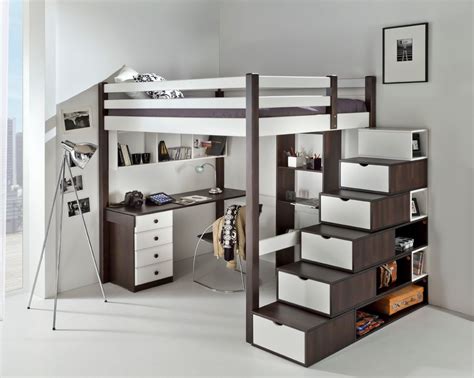 Dans une chambre, le lit est complétez votre chambre avec nos meubles de chambre comme une armoire, dressing et une commode. Lit gain de place - Meubles Claude Vincent