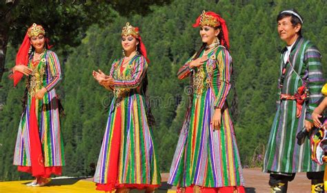 Groupe De Danse D Uzbekistan Photo Stock éditorial Image Du Alpes Asie 20703543