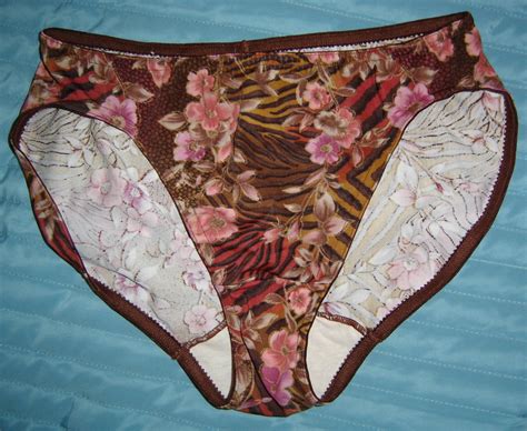 Vintage Warners Nothing But Curves Floral Panties