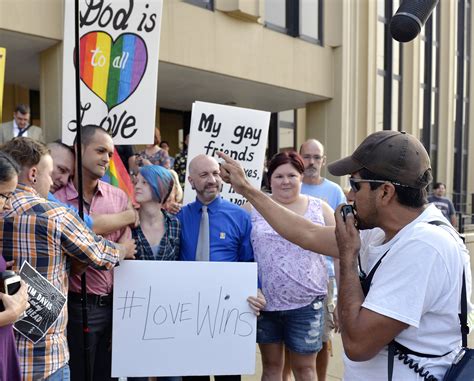 Clerk In Kentucky Chooses Jail Over Deal On Same Sex Marriage The New