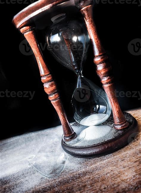 Broken Hourglass Sand Clock 4955588 Stock Photo At Vecteezy