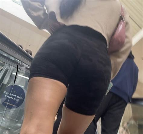 Very Fit Slut With The Perfect Shape Escalator Spandex Leggings Yoga Pants Forum