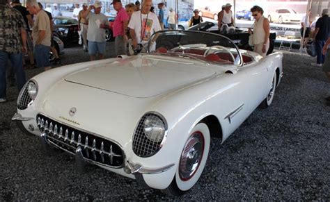 1lt is the car for driving purists who want the lightest stingray possible, but one that's still very well equipped. Corvette Made its First Public Appearance 62 Years Ago at ...