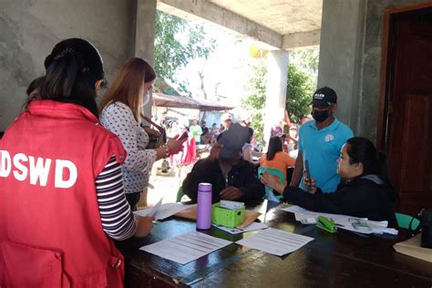 pia dswd distributes emergency assistance to paeng victims