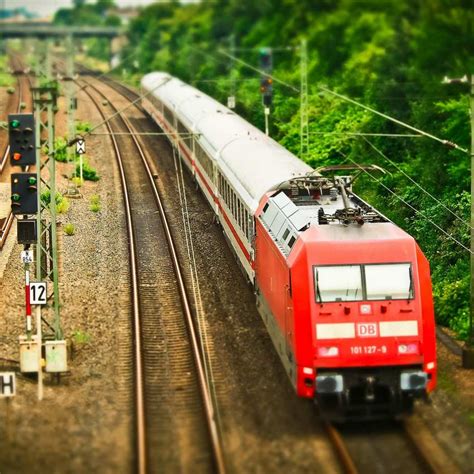 Baptisée ouiboost, elle permet d'obtenir des réduction d. SNCF : carte jeune 12-27 à 30€ au lieu de 50€