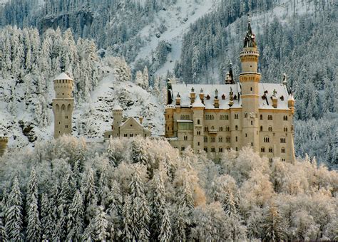 10 Amazing Castles You Can Visit IRL