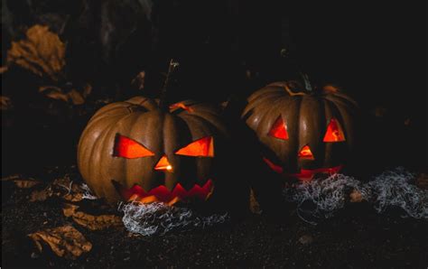 10 tips for hosting an adult halloween party during a pandemic