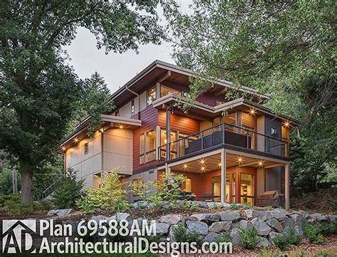 Not only does it provide stunning elevated views from the comfort of your however, it is important to note that building on a sloping block can present unique engineering and design challenges. Plan 69588AM: Contemporary Beauty For Sloping Lot in 2020 ...