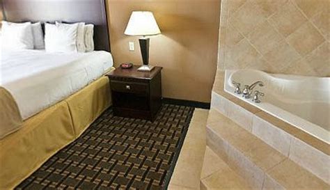 You can find a good variety of hotels that feature jacuzzi suites and modern rooms with a hot tub, fireplace, spa bath, whirlpool. Hotel Rooms with Jacuzzi® Suites & Hot Tubs - Excellent ...