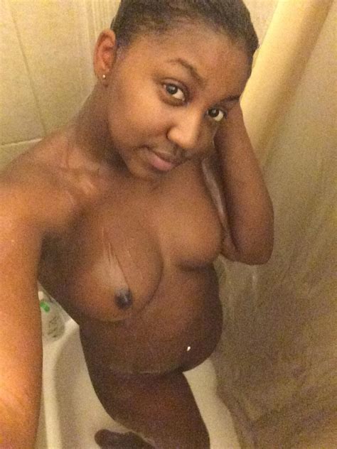 黒檀の女性の裸の写真 WhitterOnline