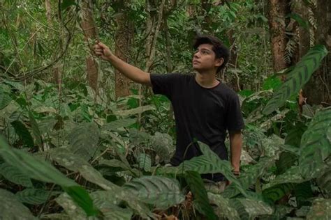 Profil Dan Biodata Andrew Kalaweit Pemuda Blasteran Penjelajah Alam
