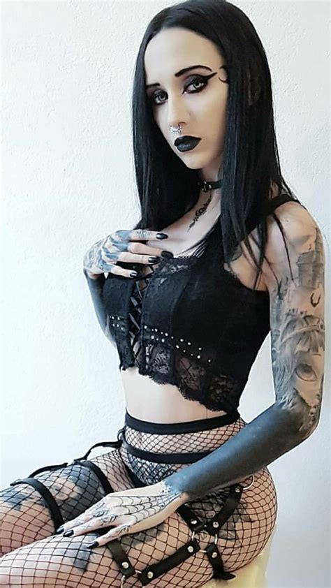Pin On ╋ Gothic Girl