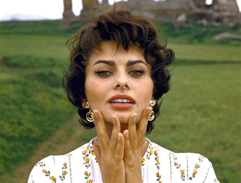 How Sophia Loren Made Hollywood Fall In Love With Greece Gossip Timelines