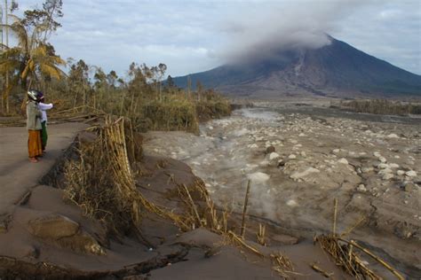Mitos Gunung Semeru Merapi Dan Slamet Jika Meletus Pulau Jawa