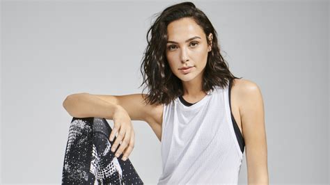 Wonder woman 1984 (2020) gal gadot training storyline: Gal Gadot Rebook Be More Human Fitness Training Collection ...