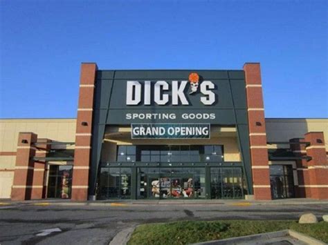 Dicks Sporting Goods Lowers 2017 Guidance Stock Tumbles More Than 185